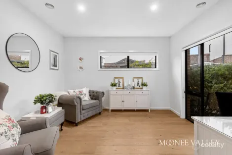 Property photo of 11 Fairview Crescent Avondale Heights VIC 3034