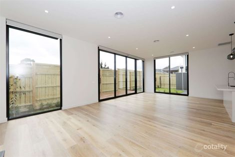 Property photo of 2/4 Adrienne Crescent Mount Waverley VIC 3149