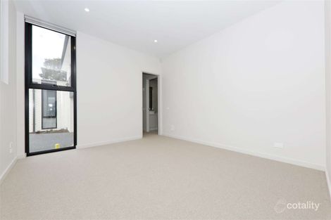 Property photo of 2/4 Adrienne Crescent Mount Waverley VIC 3149