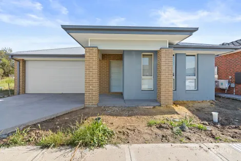 31 Dalhalla Cct, Clyde North, VIC 3978