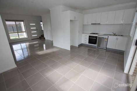 Property photo of 2/2 Rockgarden Drive Truganina VIC 3029