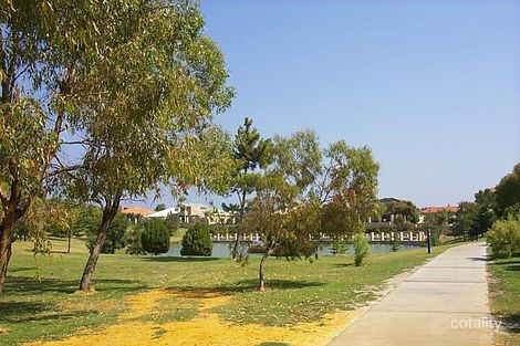 32 Meadowbank Gdns, Hillarys, WA 6025