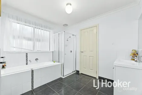 Property photo of 1/142 Toomuc Valley Road Pakenham VIC 3810