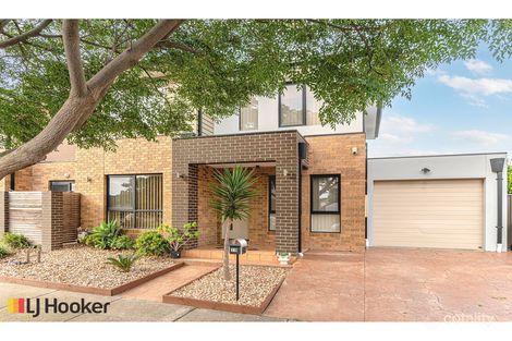 Property photo of 19 Clarendon Avenue Craigieburn VIC 3064