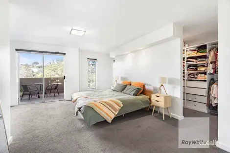 Property photo of 24 Clare Boulevard Greenvale VIC 3059