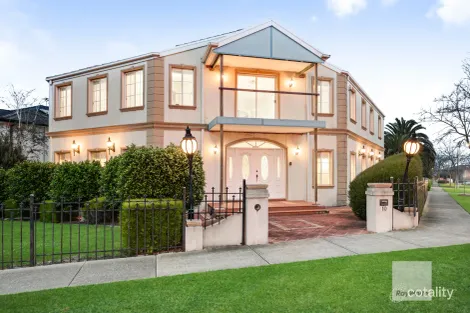Property photo of 10 Alanbrae Terrace Attwood VIC 3049