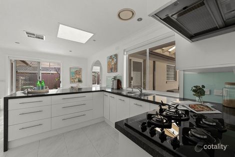 Property photo of 17 Alexander Crescent Frankston VIC 3199