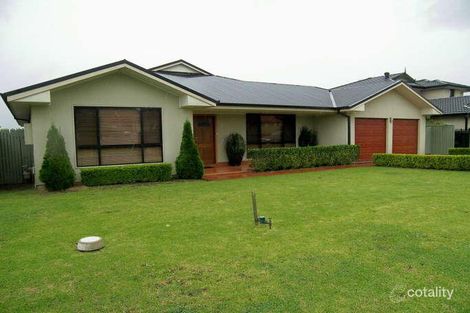 11 Avon Cl, Albion Park, NSW 2527