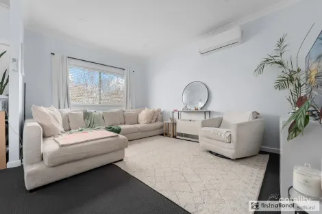 2 Chifley Pl, West Bathurst, NSW 2795