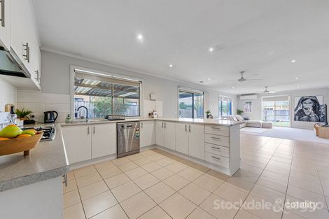 Property photo of 15 Golden Wattle Court Cranbourne VIC 3977