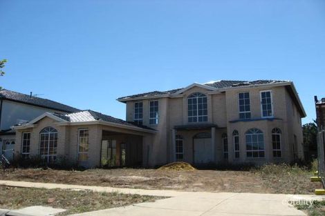 8 Landsbourgh Ave, Taylors Lakes, VIC 3038