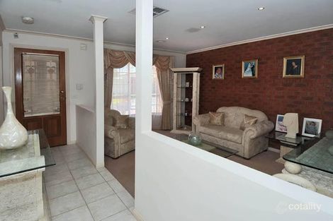 Property photo of 16 Wenden Court Burnside VIC 3023
