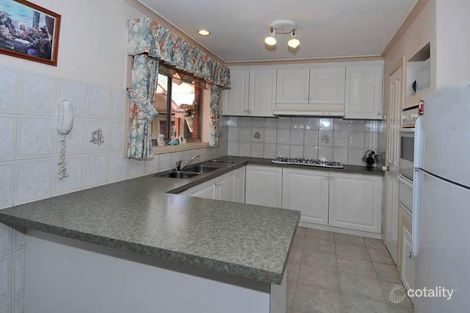 Property photo of 16 Wenden Court Burnside VIC 3023