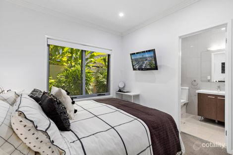 Property photo of 1/17 South Quay Drive Biggera Waters QLD 4216