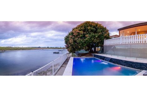 Property photo of 33 Cessnock Close Mermaid Waters QLD 4218