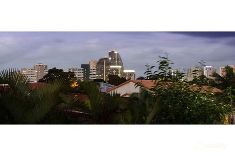 Property photo of 33 Cessnock Close Mermaid Waters QLD 4218