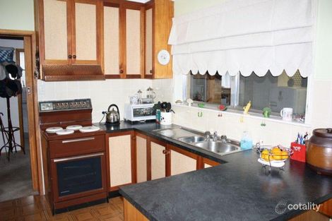 Property photo of 37 White Parade Churchill VIC 3842