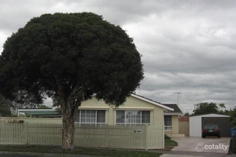 Property photo of 15 Deanswood Close Keysborough VIC 3173