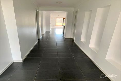 Property photo of 24 Leveque Loop Craigieburn VIC 3064