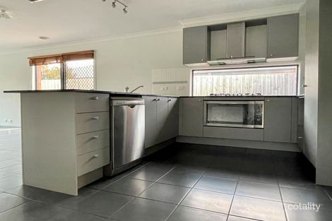 Property photo of 24 Leveque Loop Craigieburn VIC 3064