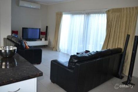 2/34 Civic Pde, Seaholme, VIC 3018