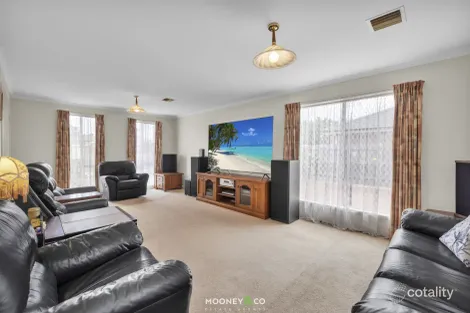 Property photo of 53 Cherryhills Drive Cranbourne VIC 3977