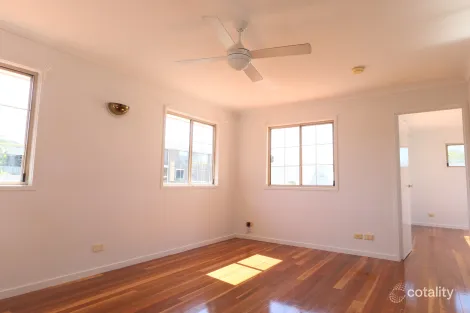 Property photo of 30 Walter Street Labrador QLD 4215