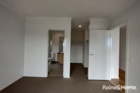 Property photo of 5 Homebush Esplanade Fraser Rise VIC 3336