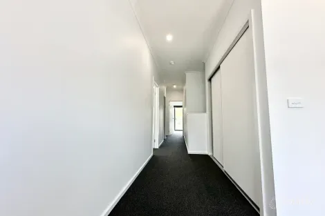 Property photo of 21 Limestone Drive Berwick VIC 3806