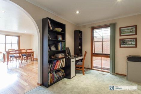 Property photo of 3 Lawson Way Endeavour Hills VIC 3802