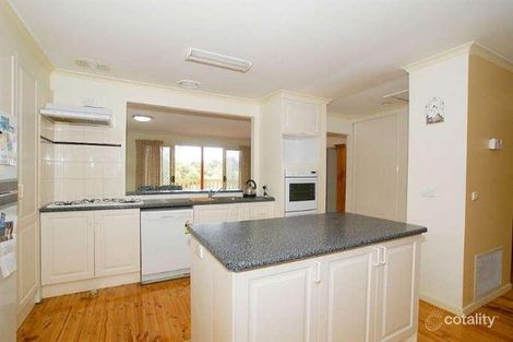 Property photo of 32 Mantung Crescent Rowville VIC 3178