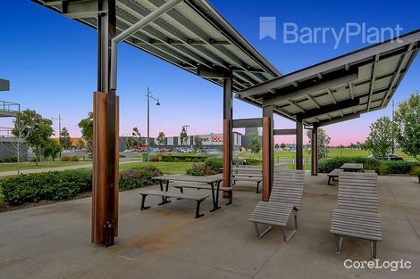 Property photo of 17 Meyers Walk Craigieburn VIC 3064