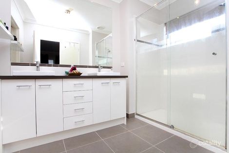 Property photo of 2 Condamine Terrace Caroline Springs VIC 3023
