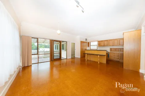 Property photo of 3 Vanberg Road Essendon VIC 3040