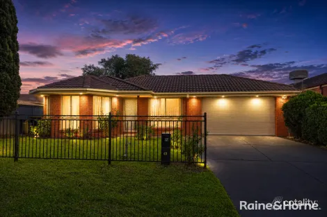 14 Wyperfeld Cct, Caroline Springs, VIC 3023