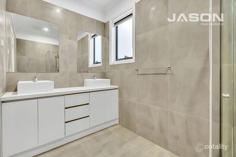 Property photo of 15 Angophora Crescent Craigieburn VIC 3064