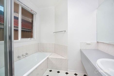 Property photo of 3 Oakham Avenue Burwood East VIC 3151
