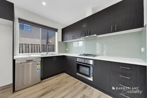 Property photo of 28 College Road Doreen VIC 3754