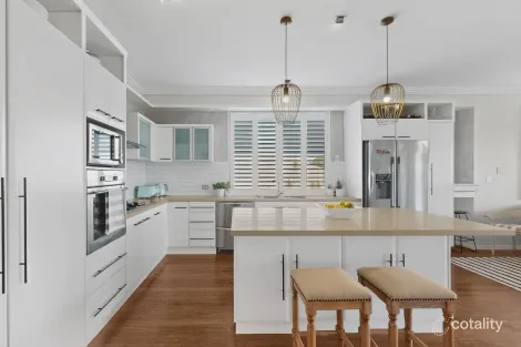 1/6009 The Boulevard, Benowa, QLD 4217