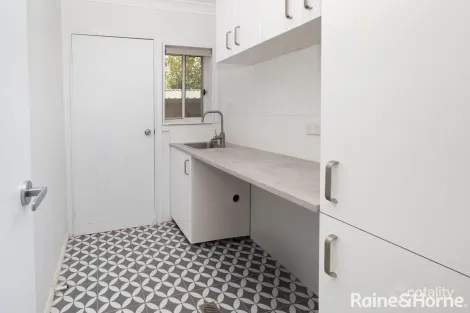 Property photo of 18 Lae Avenue Ashmont NSW 2650
