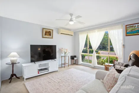 Property photo of 5 Nundah Close Bomaderry NSW 2541