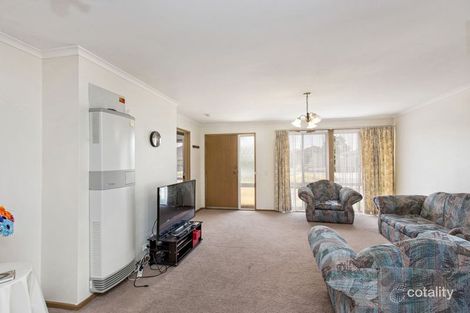 Property photo of 27 Swan Street Werribee VIC 3030