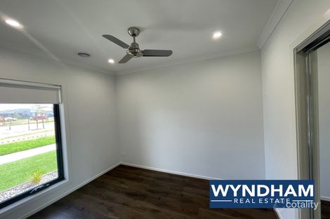 Property photo of 33 Attunga Grove Werribee VIC 3030