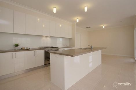 Property photo of 25 Yammerbook Way Cranbourne East VIC 3977