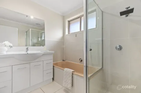 Property photo of 4/2 Cunningham Place Oakleigh South VIC 3167