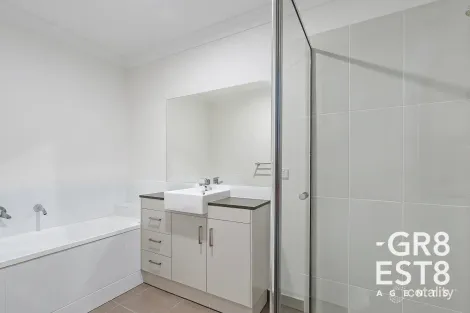 Property photo of 2 Nebula Lane Cranbourne East VIC 3977