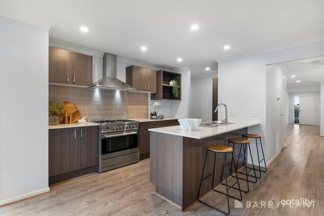 Property photo of 6 Verve Circuit Cranbourne West VIC 3977