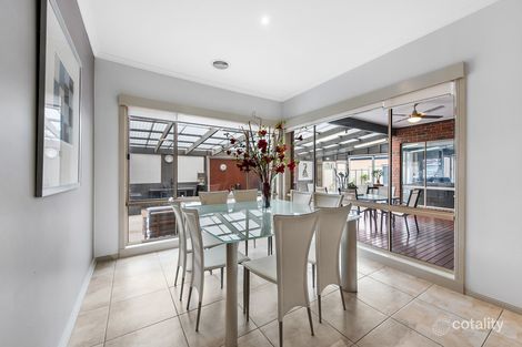 Property photo of 18 St Vincent Way Caroline Springs VIC 3023