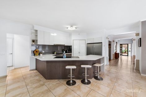 Property photo of 18 St Vincent Way Caroline Springs VIC 3023