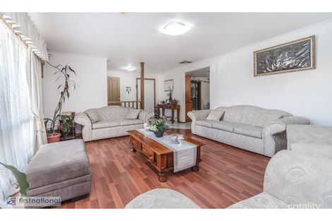 Property photo of 4 Landles Rise Roxburgh Park VIC 3064